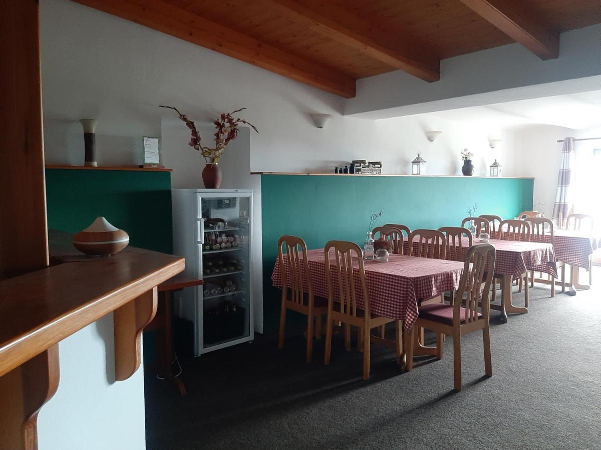 Chlumec  克卢梅克旅馆酒店 外观 照片