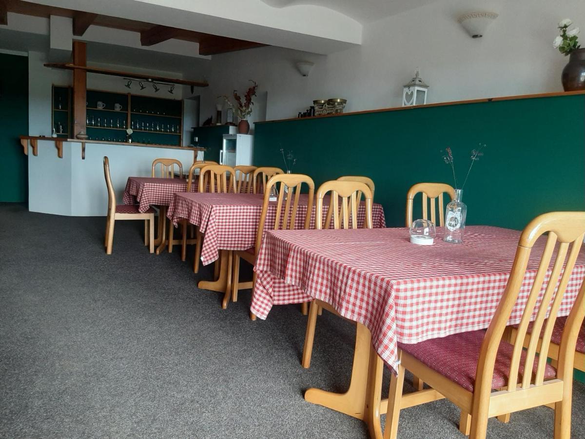 Chlumec  克卢梅克旅馆酒店 外观 照片